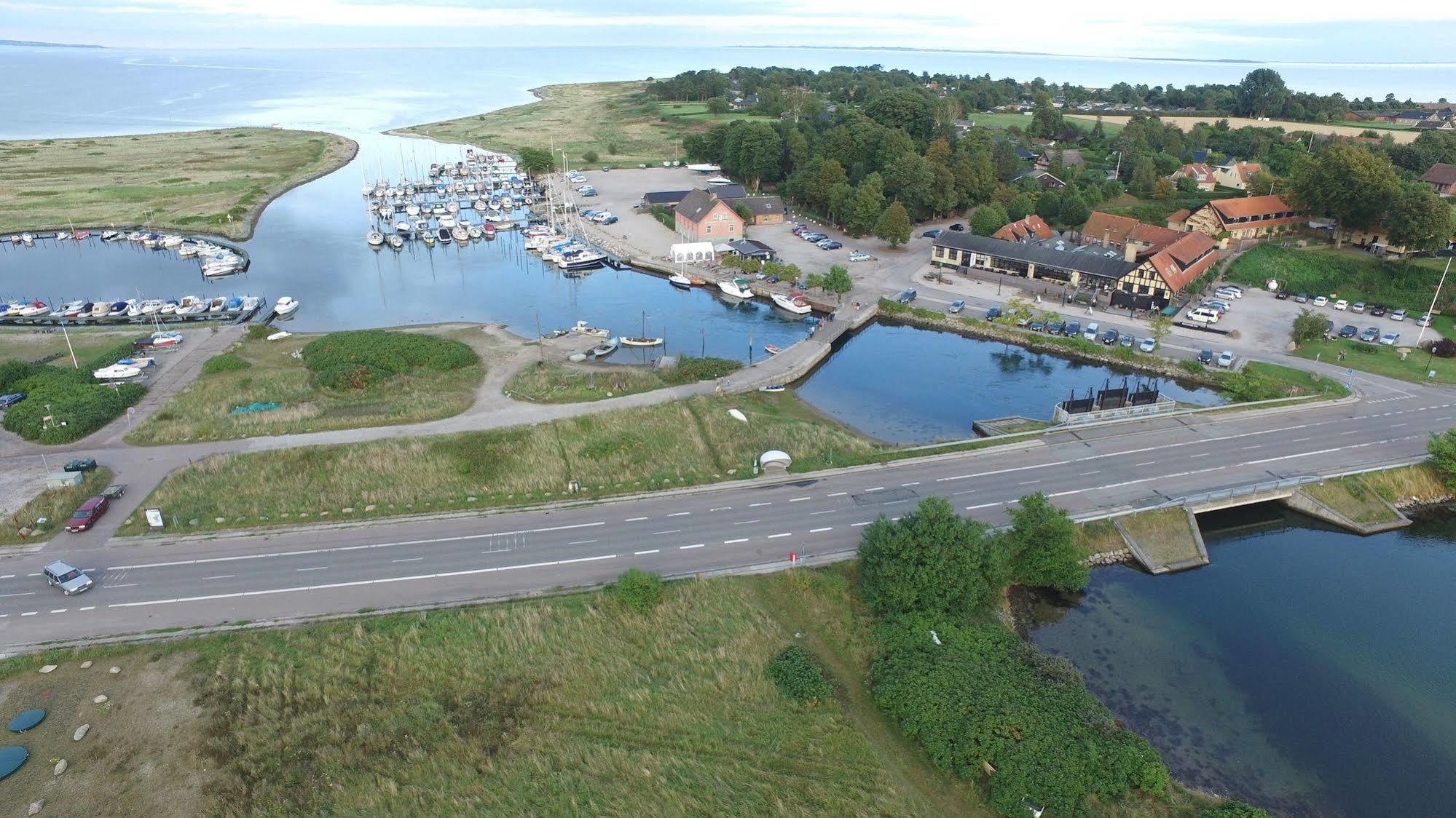 Norsminde Kro Одде Экстерьер фото